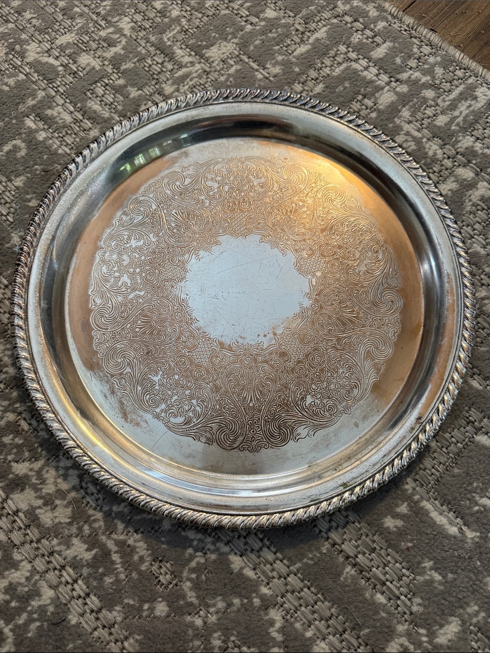 Wm Rogers Roond Silver-Tone Decorative Serving Tray